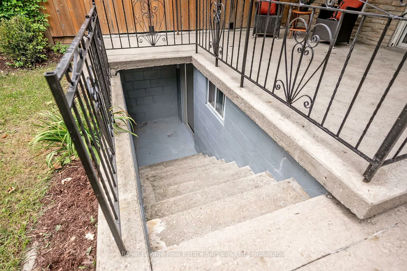 2403, Delkus, Cooksville, Mississauga