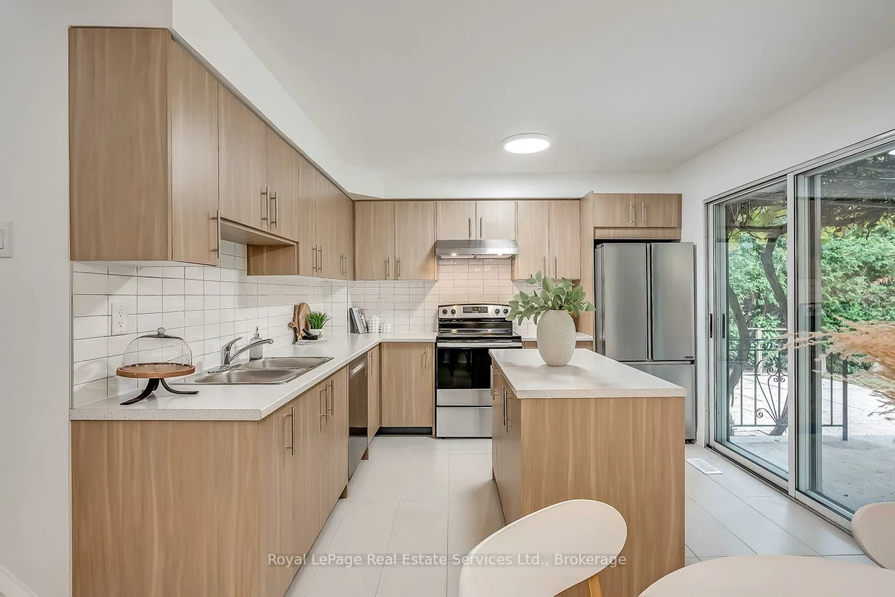 2403, Delkus, Cooksville, Mississauga