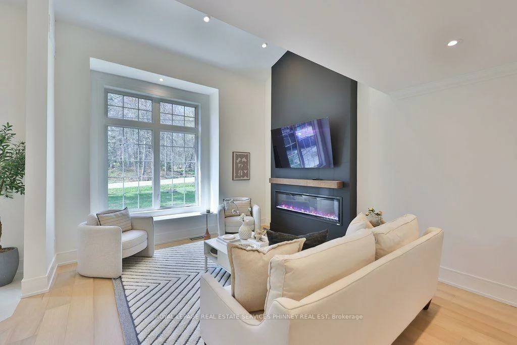 1340, Contour, Clarkson, Mississauga