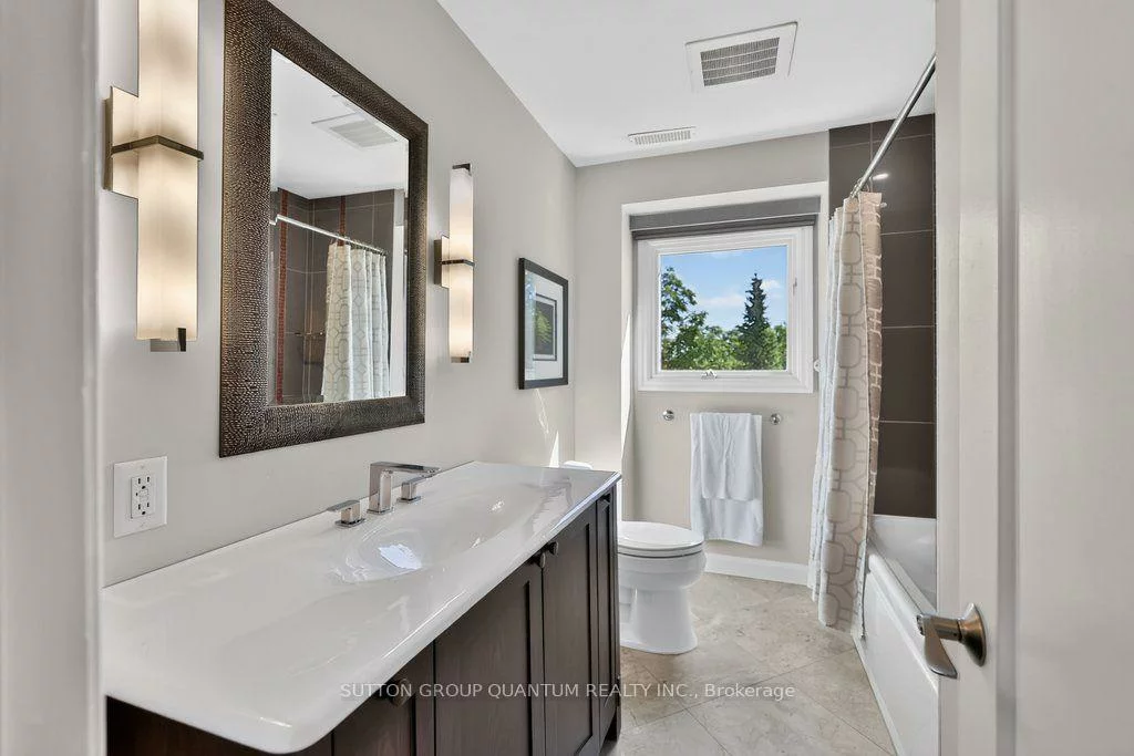 1526, Green, Clarkson, Mississauga