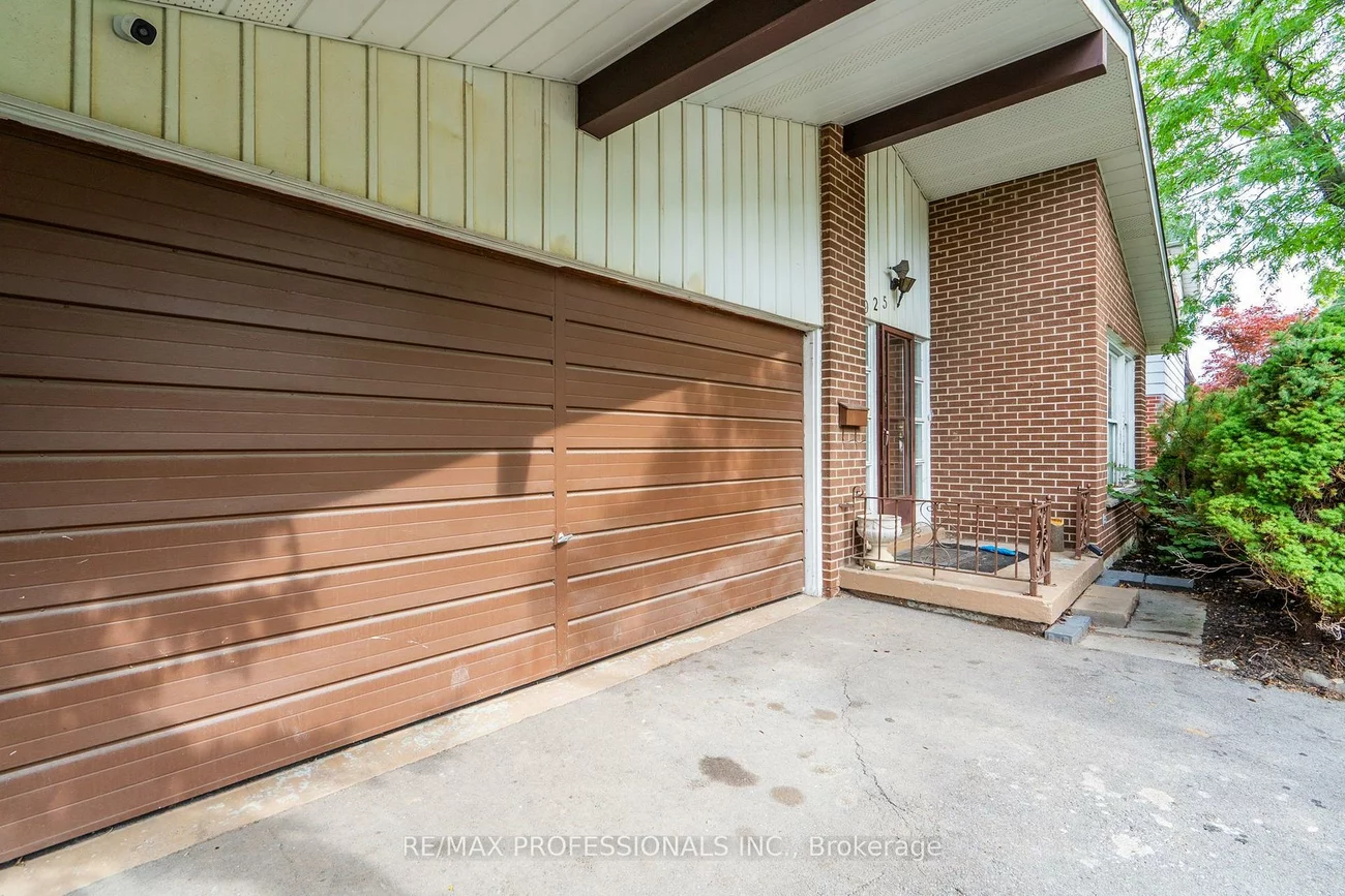 925, Runningbrook, Applewood, Mississauga