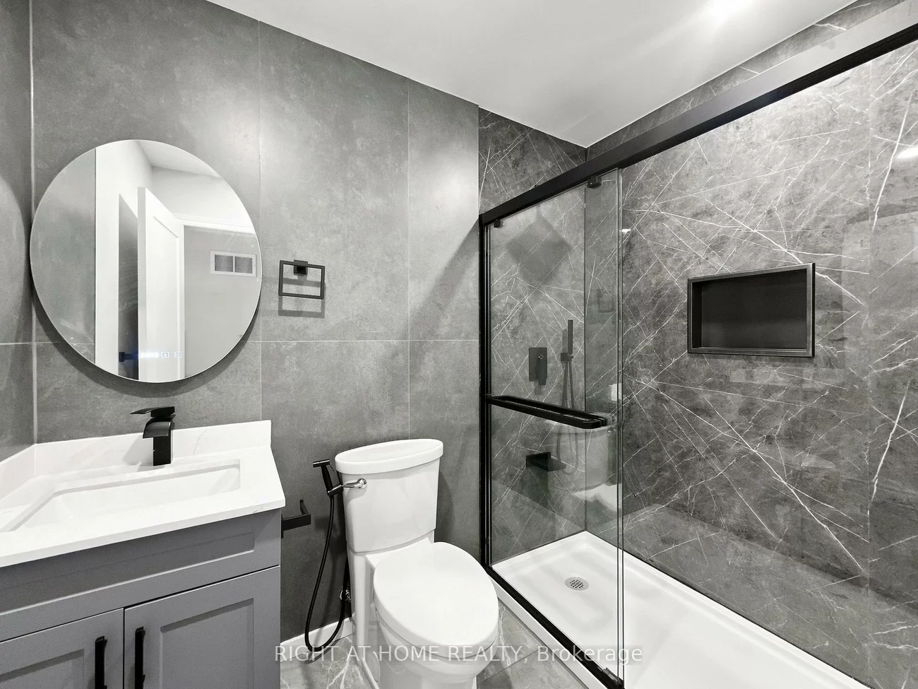 1530, Portsmouth, East Credit, Mississauga