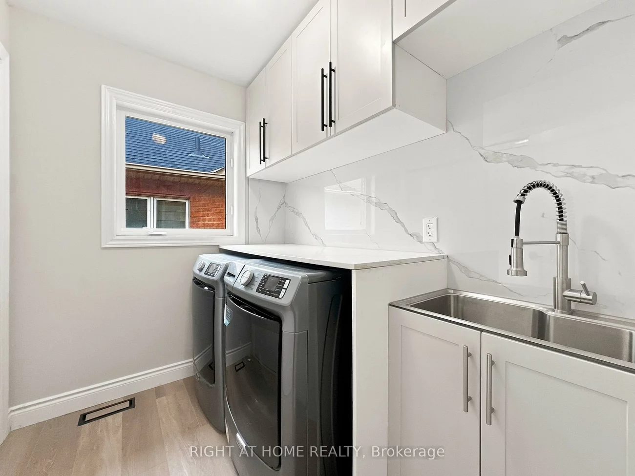 1530, Portsmouth, East Credit, Mississauga