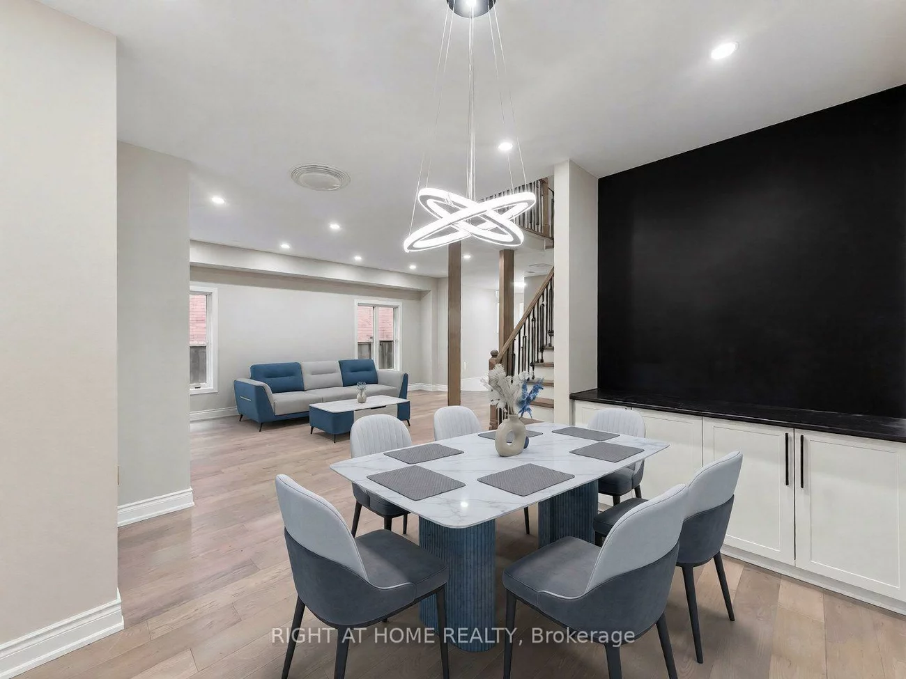 1530, Portsmouth, East Credit, Mississauga
