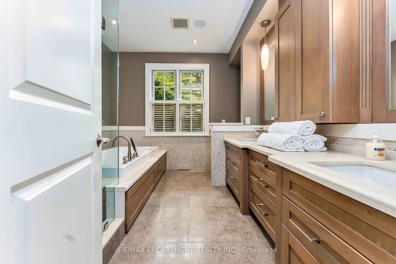 2209, Pineneedle, Erindale, Mississauga