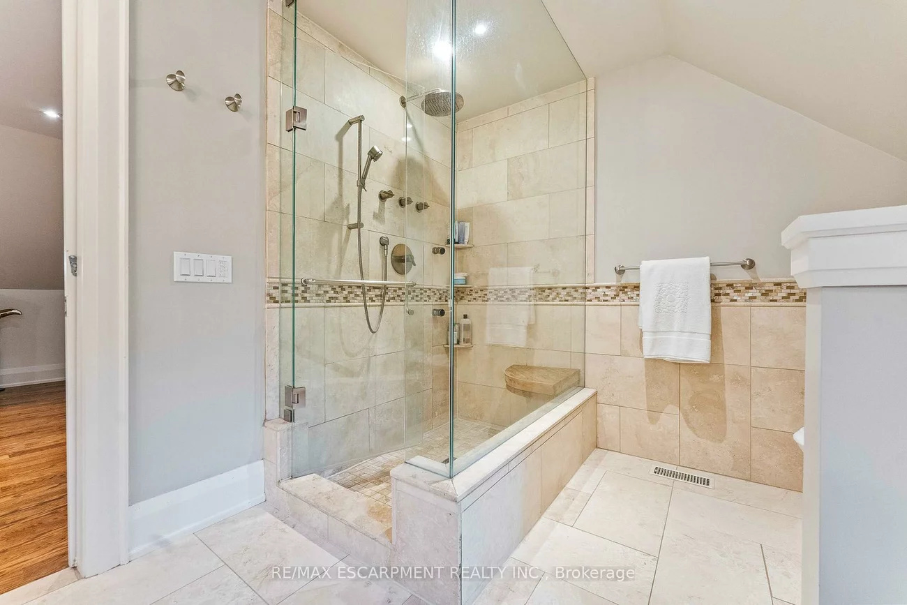 2209, Pineneedle, Erindale, Mississauga