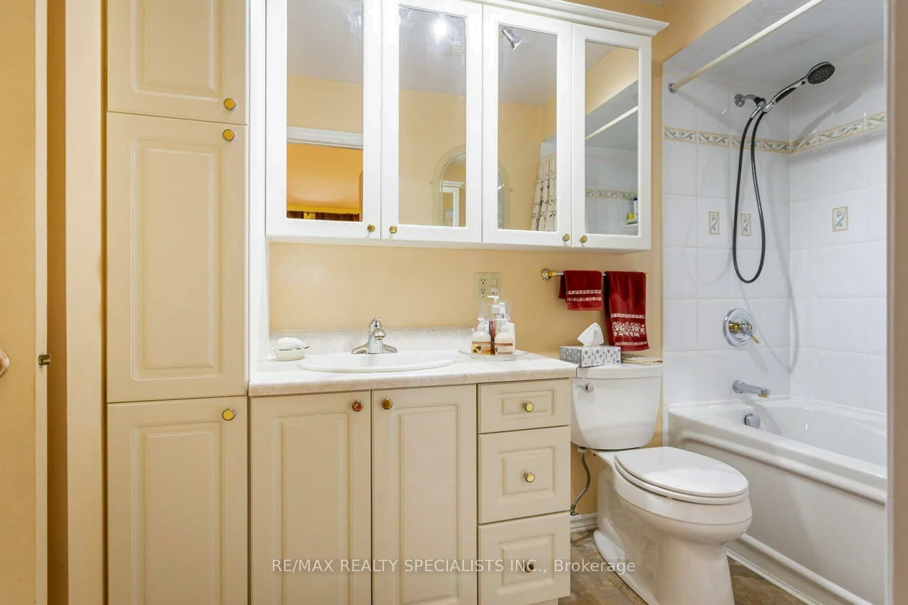 32, Falconer, Streetsville, Mississauga