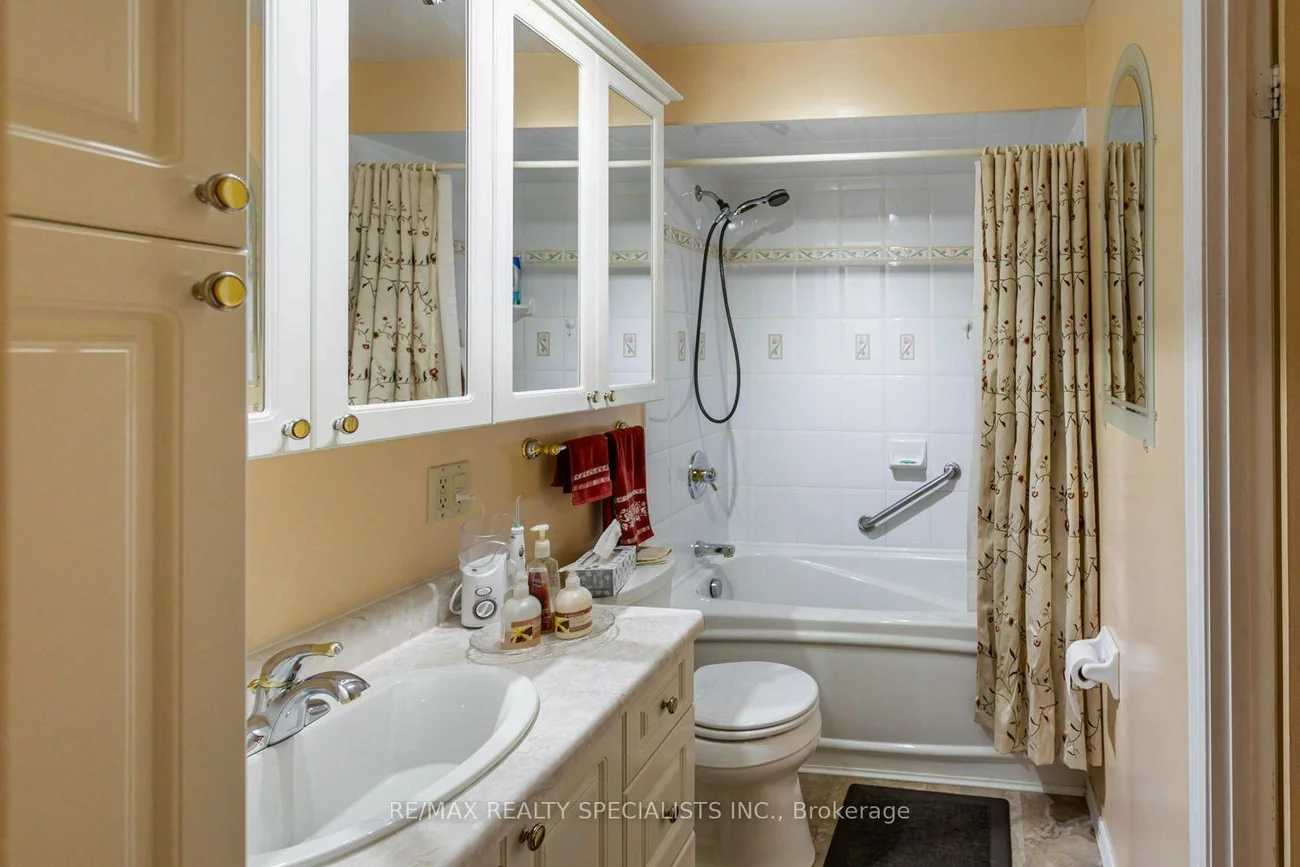 32, Falconer, Streetsville, Mississauga