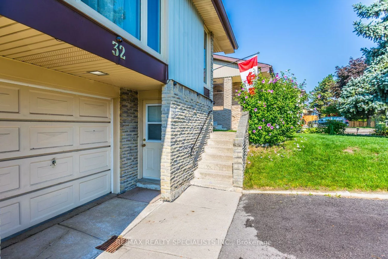 32, Falconer, Streetsville, Mississauga