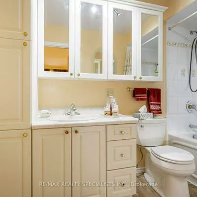 32, Falconer, Streetsville, Mississauga