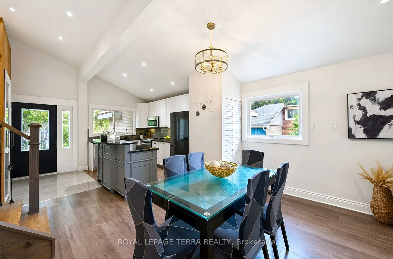 1571, Lewisham, Clarkson, Mississauga