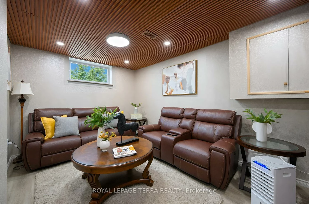 1571, Lewisham, Clarkson, Mississauga