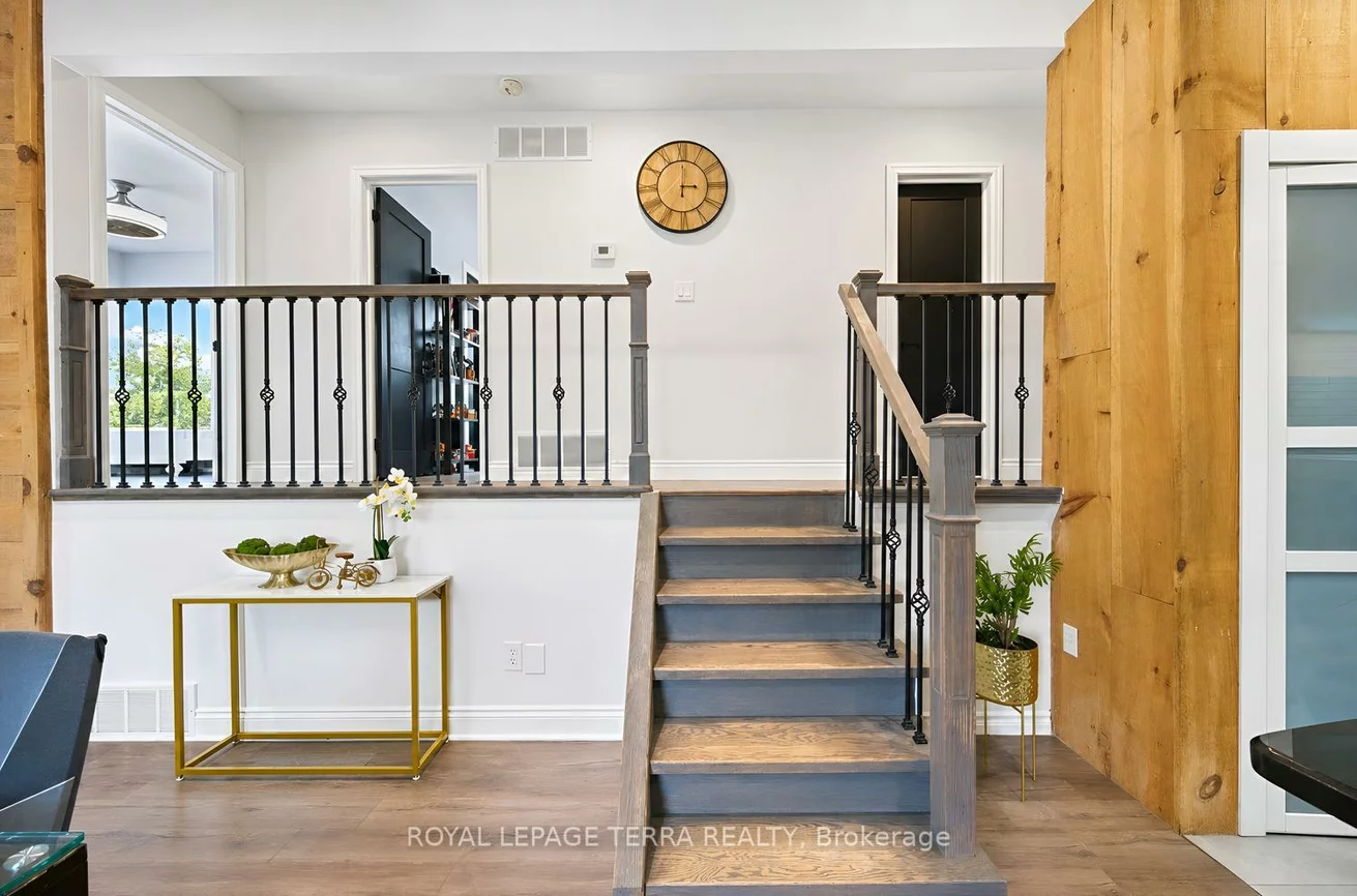 1571, Lewisham, Clarkson, Mississauga