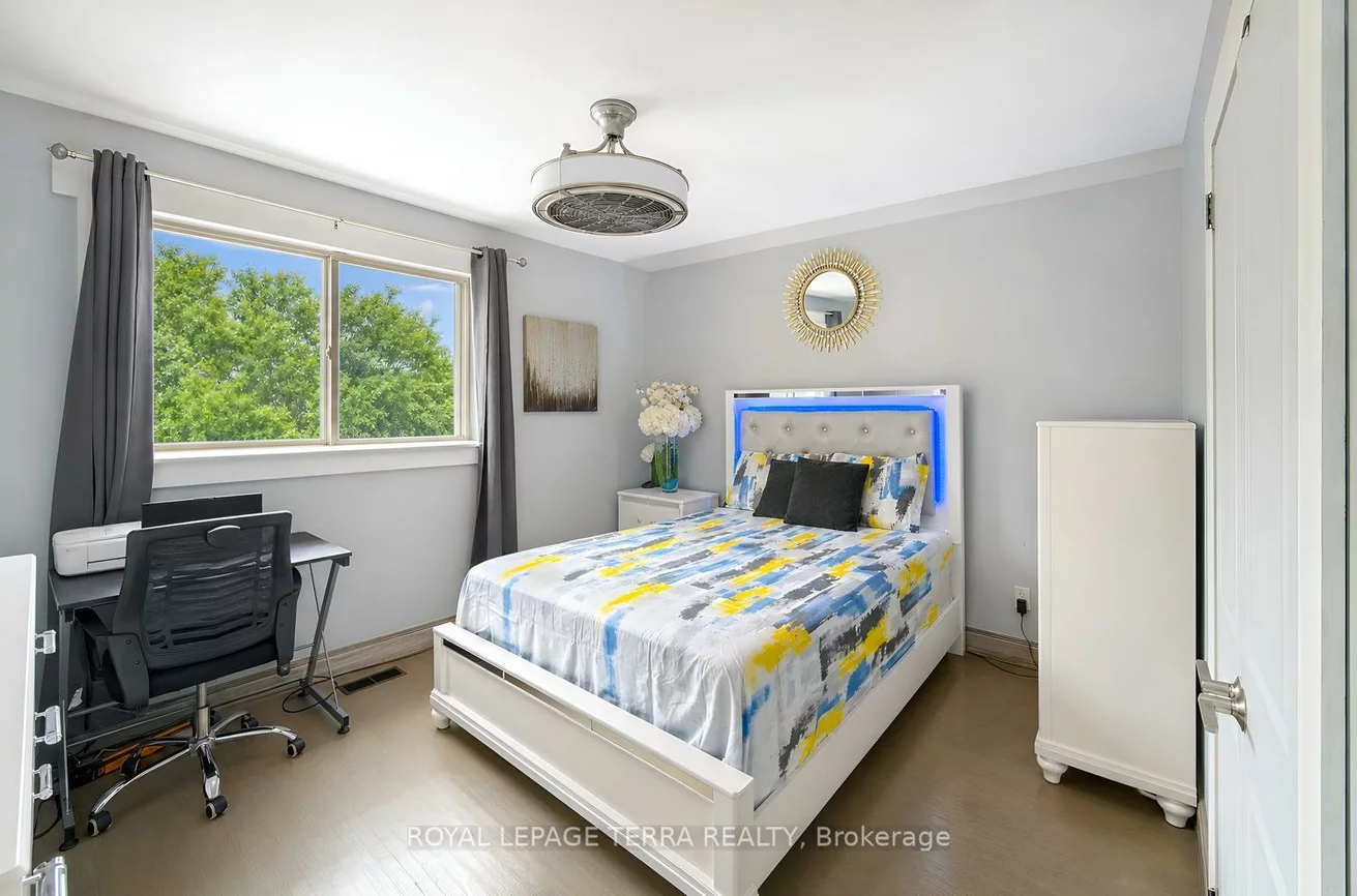 1571, Lewisham, Clarkson, Mississauga