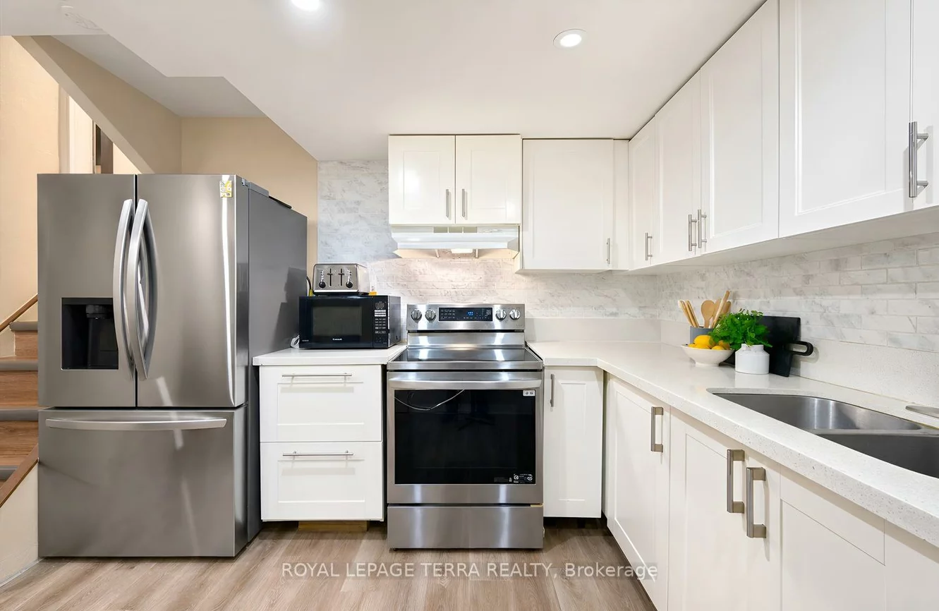 1571, Lewisham, Clarkson, Mississauga