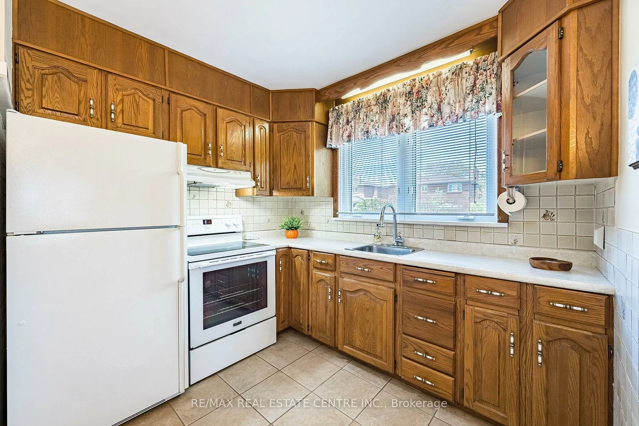 2591, Whaley, Cooksville, Mississauga