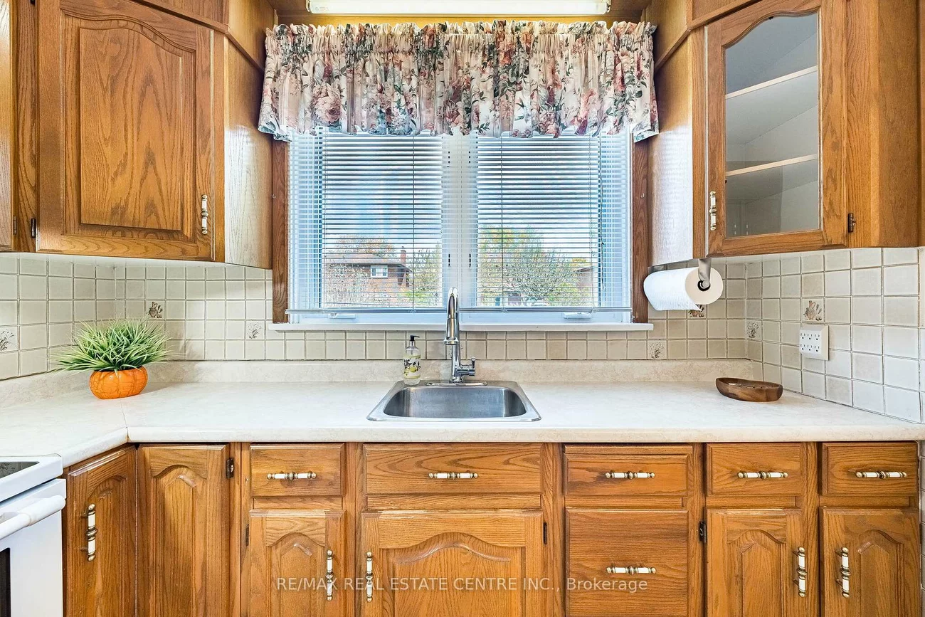 2591, Whaley, Cooksville, Mississauga