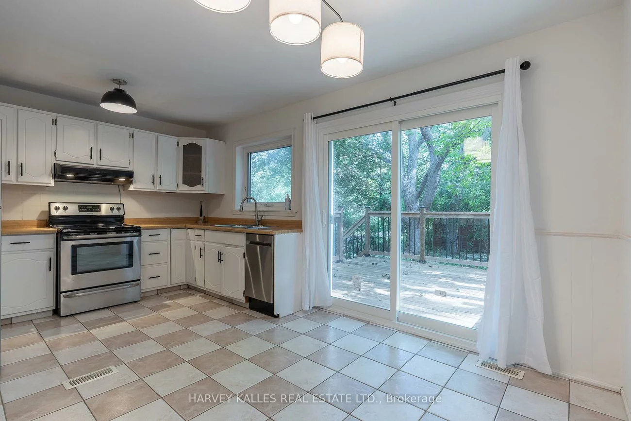2258, Brookhurst, Clarkson, Mississauga