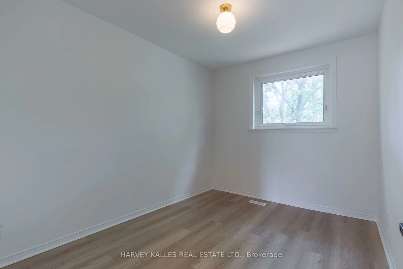 2258, Brookhurst, Clarkson, Mississauga