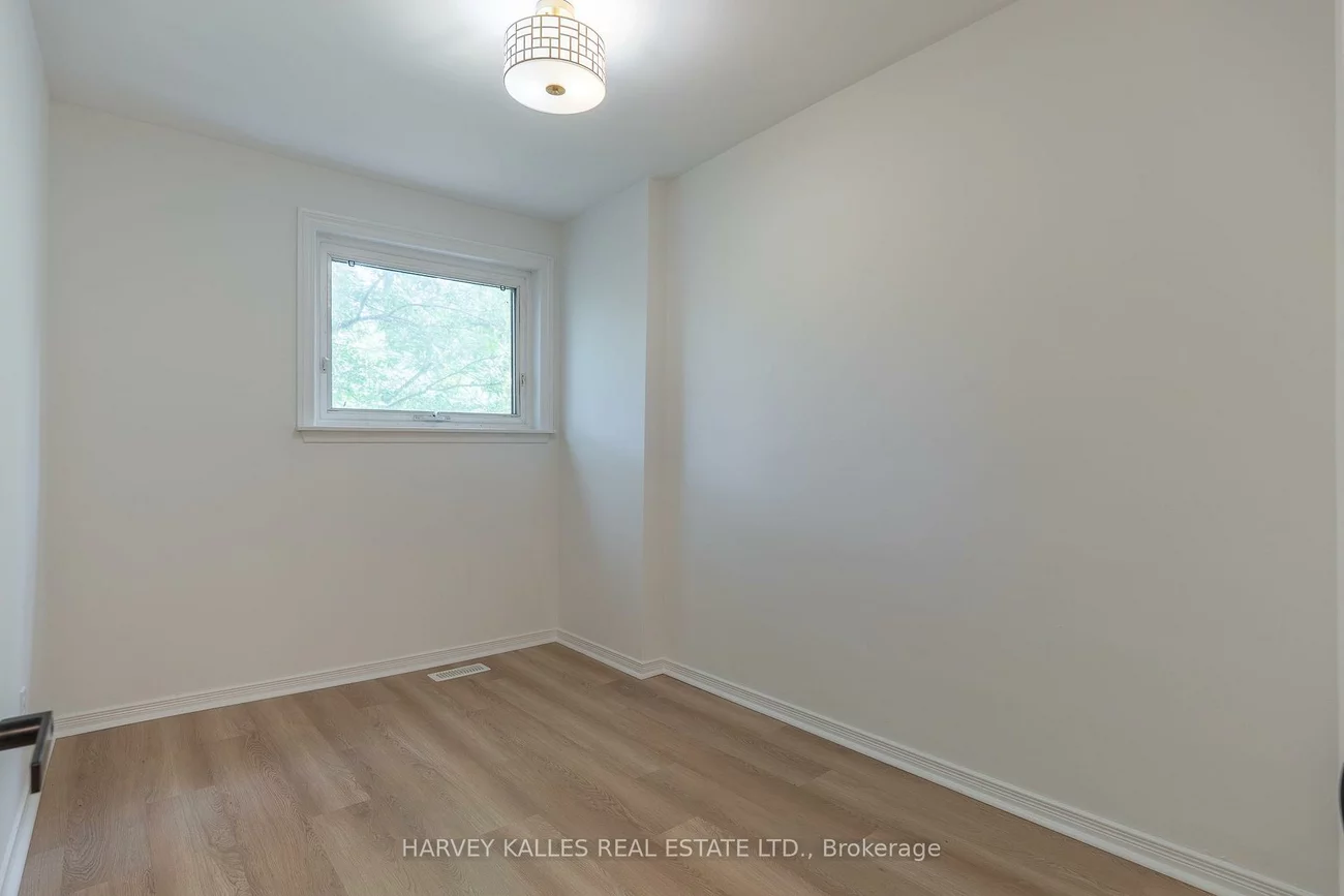 2258, Brookhurst, Clarkson, Mississauga