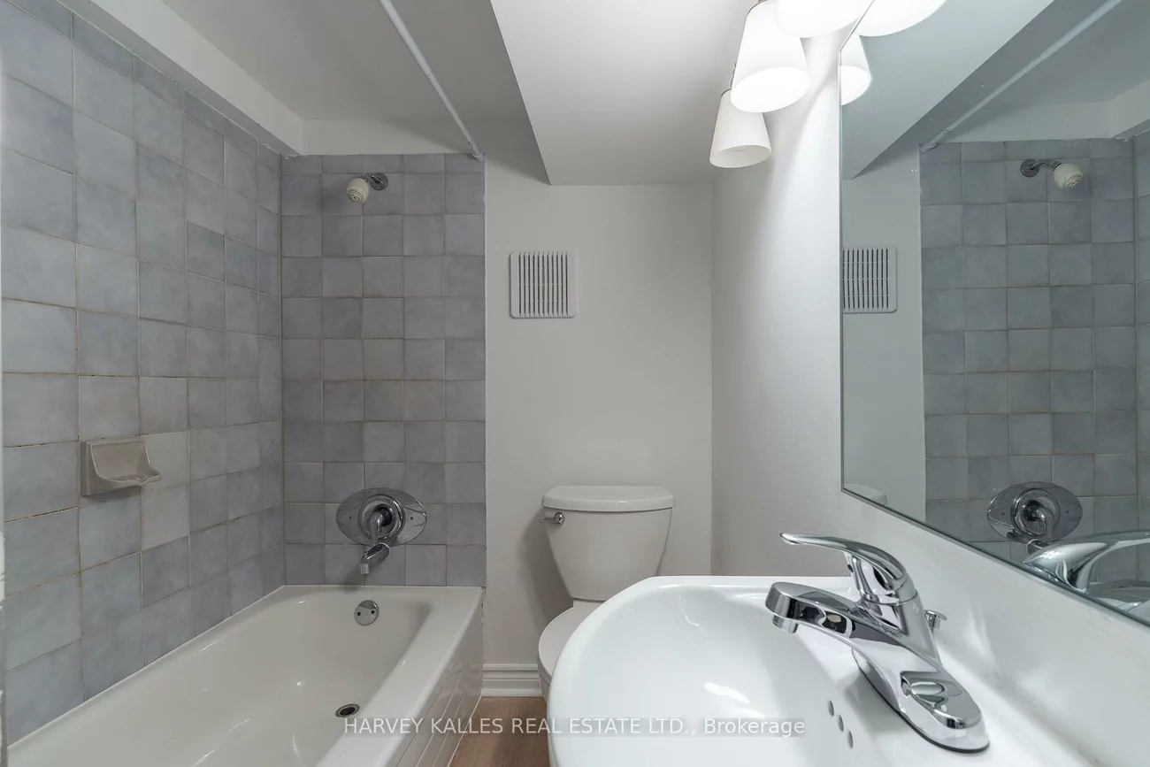 2258, Brookhurst, Clarkson, Mississauga