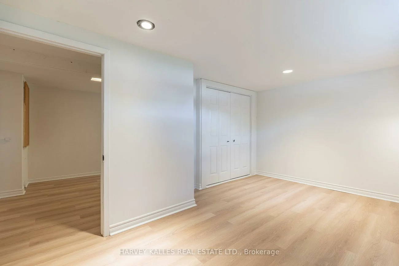2258, Brookhurst, Clarkson, Mississauga