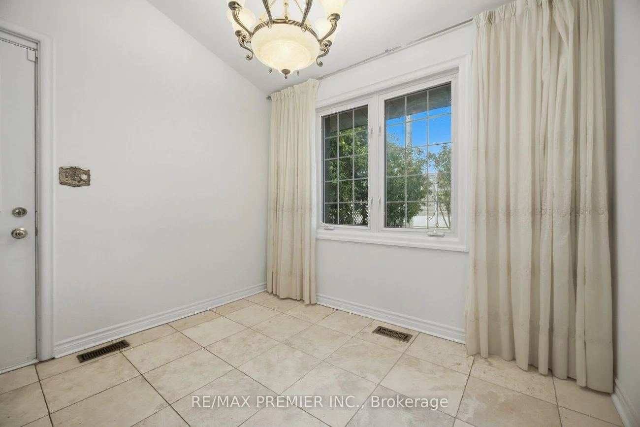1474, South Service, Mineola, Mississauga