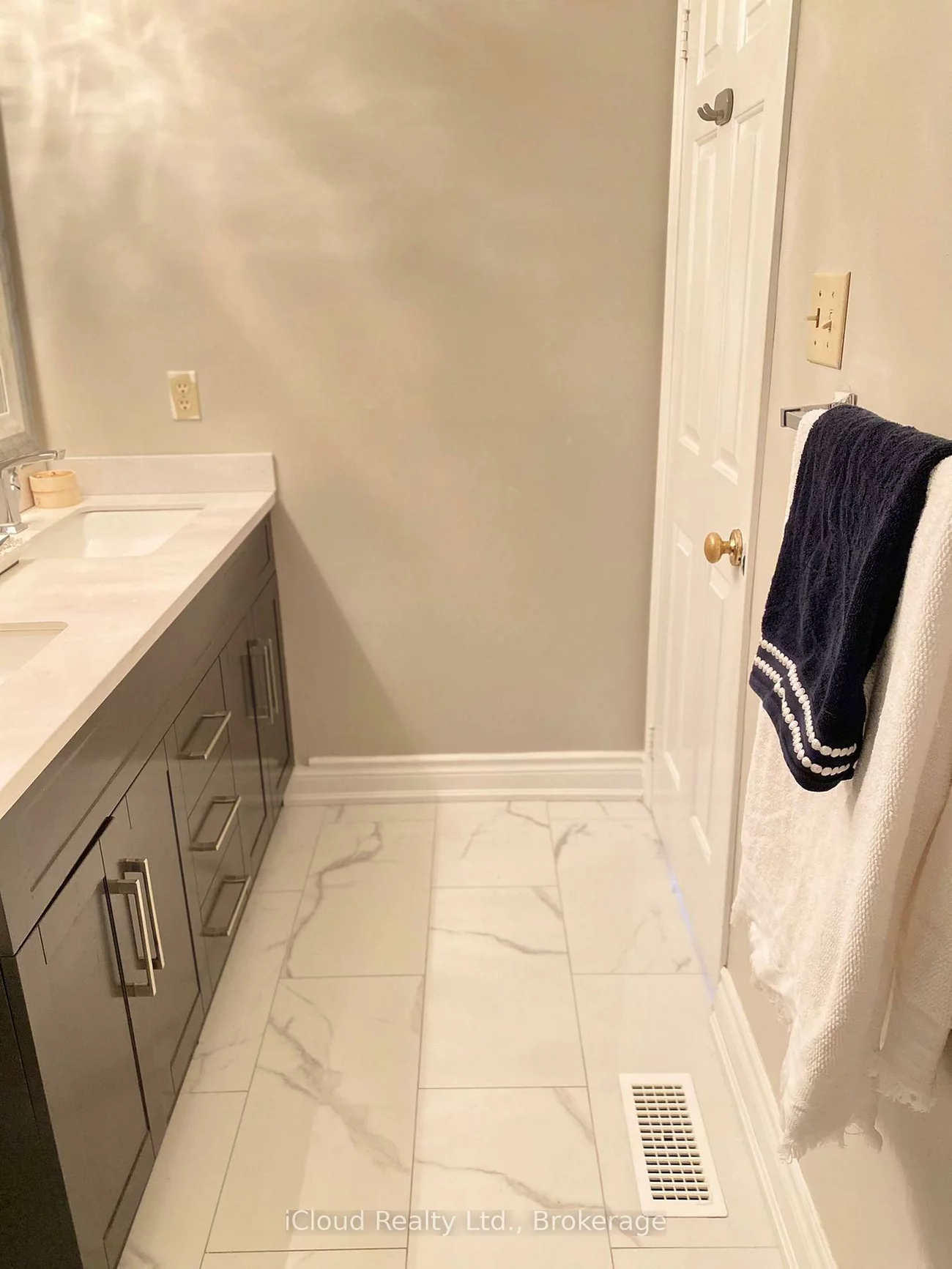 2776, Lindholm, Central Erin Mills, Mississauga
