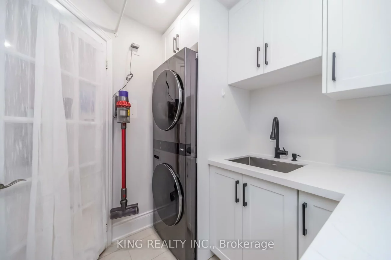 1427, Grossi, East Credit, Mississauga