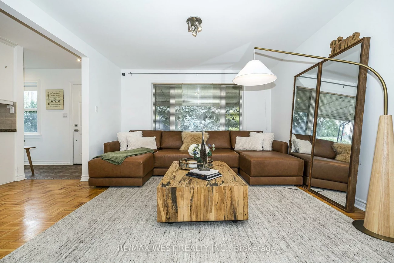 32, Pine, Port Credit, Mississauga