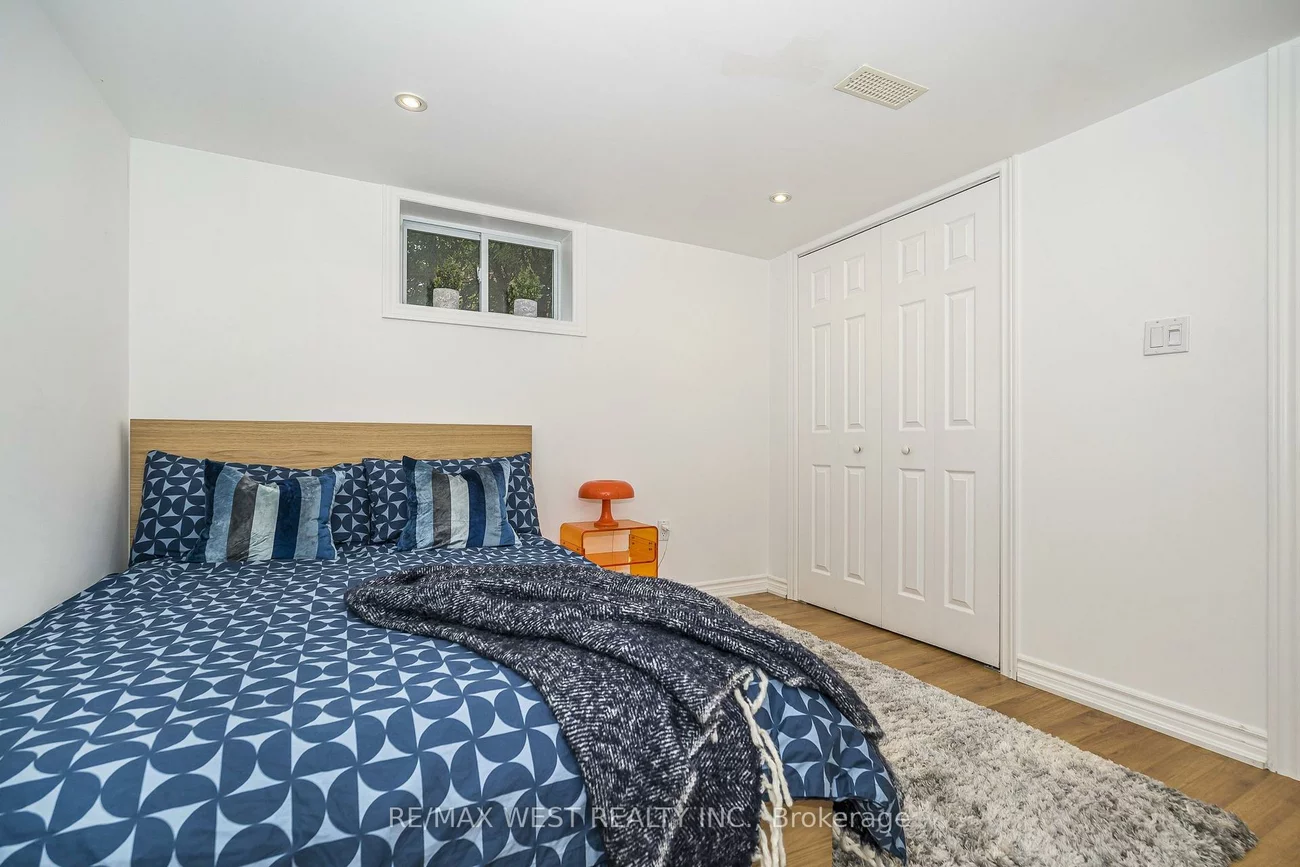 32, Pine, Port Credit, Mississauga