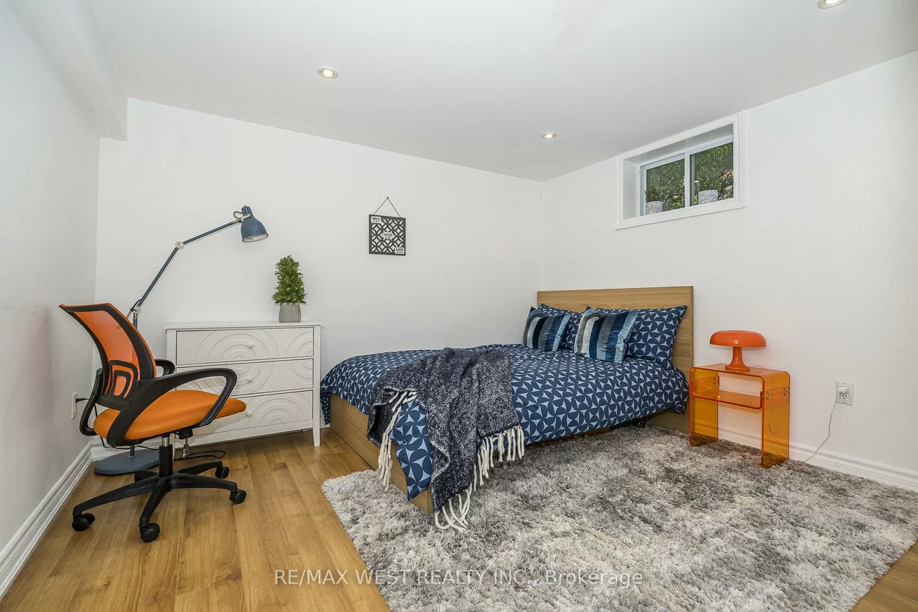 32, Pine, Port Credit, Mississauga