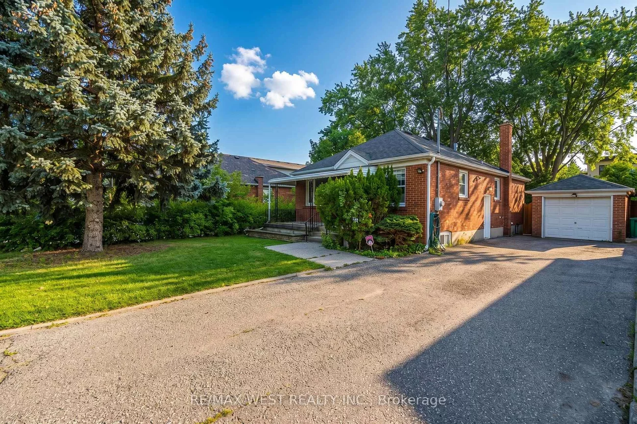 32, Pine, Port Credit, Mississauga