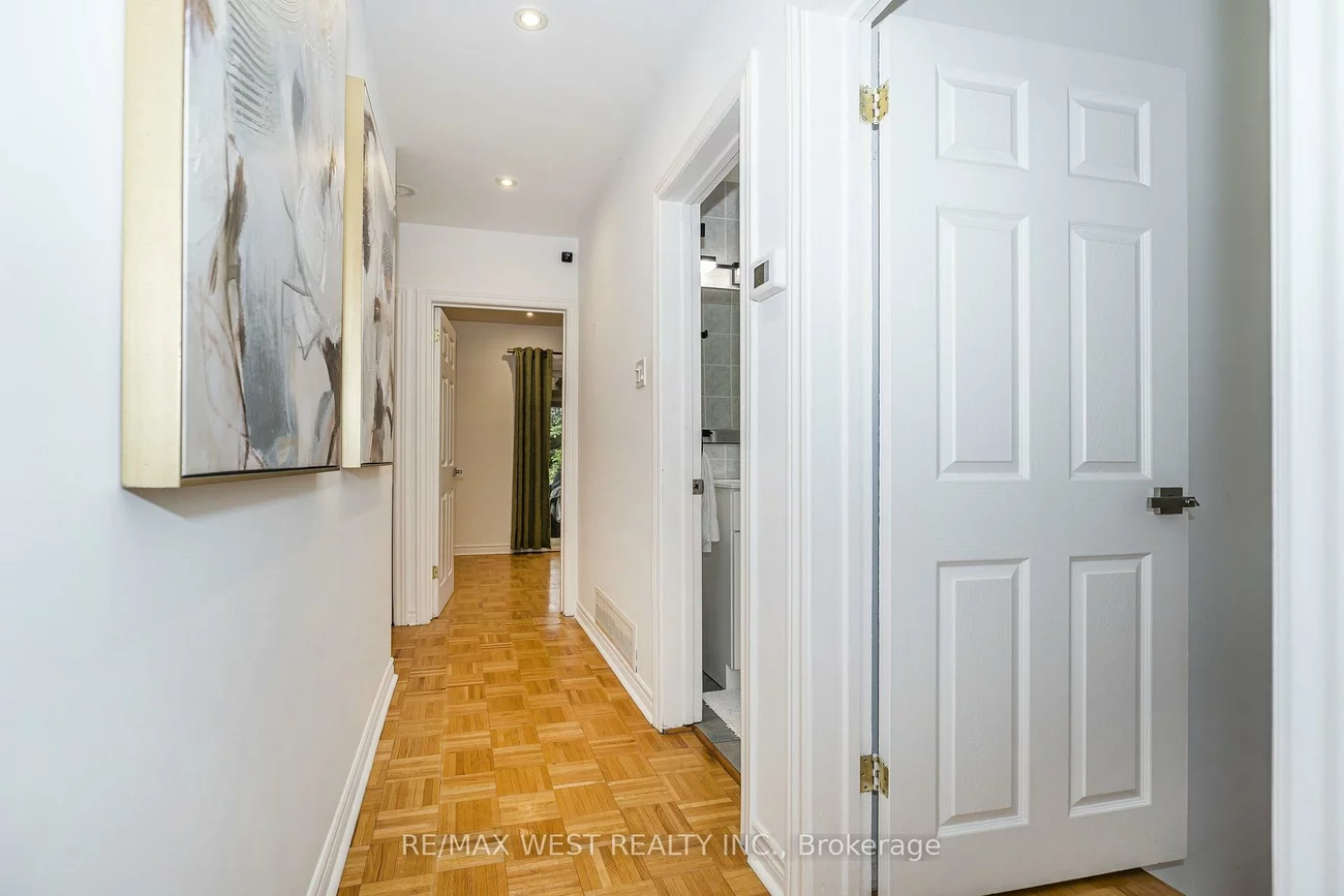 32, Pine, Port Credit, Mississauga