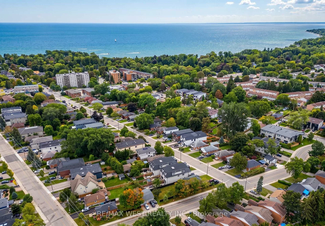 32, Pine, Port Credit, Mississauga