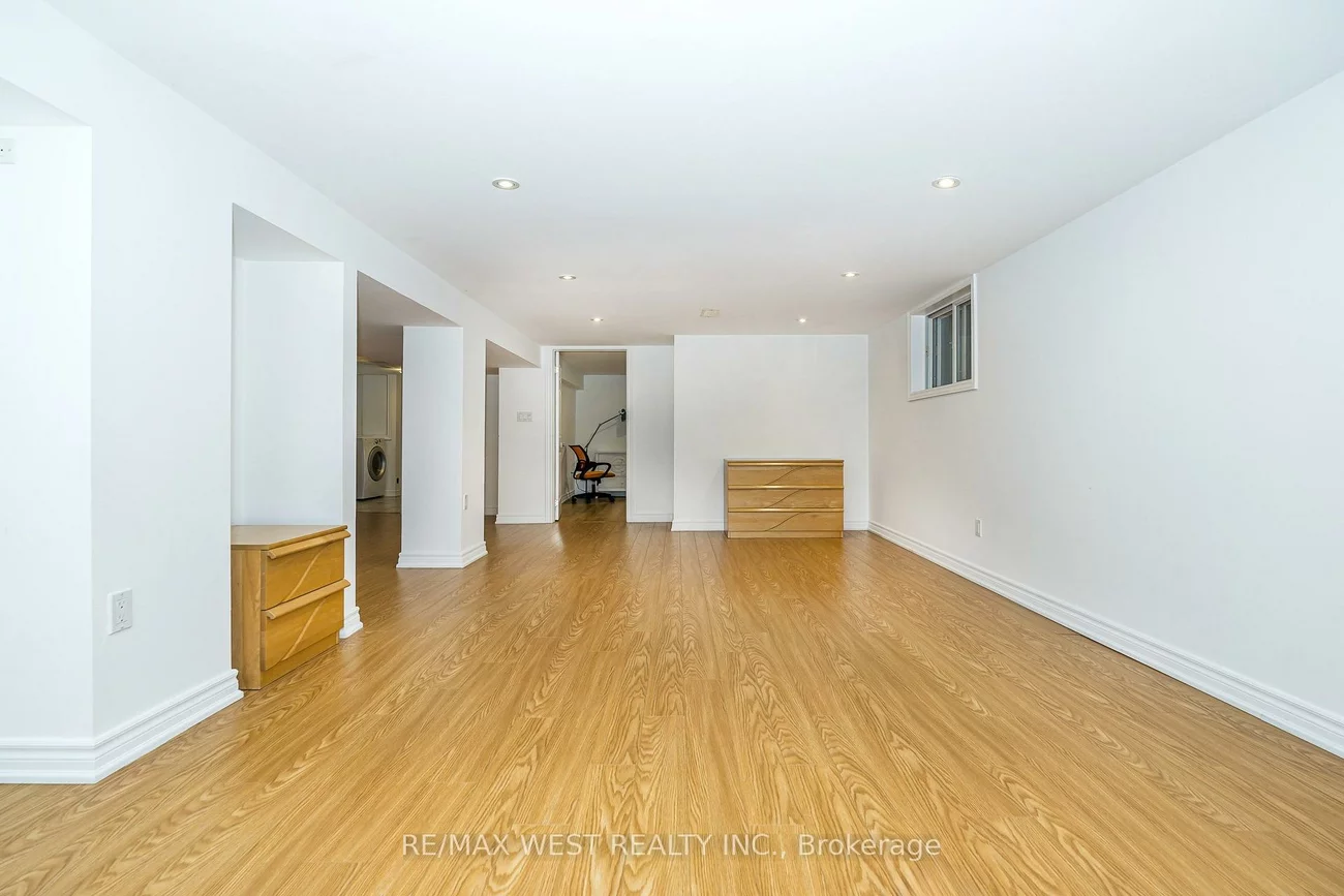 32, Pine, Port Credit, Mississauga
