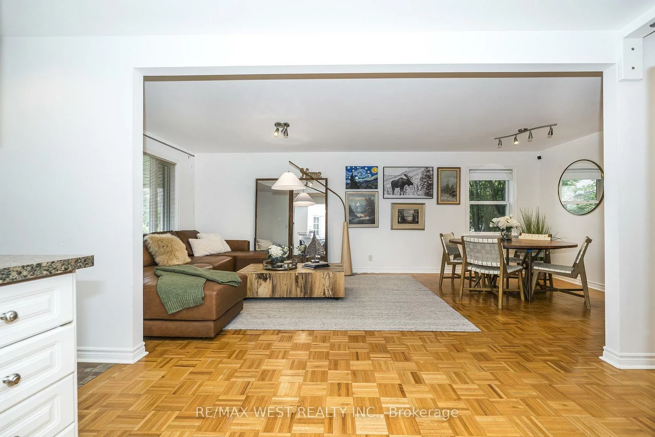 32, Pine, Port Credit, Mississauga