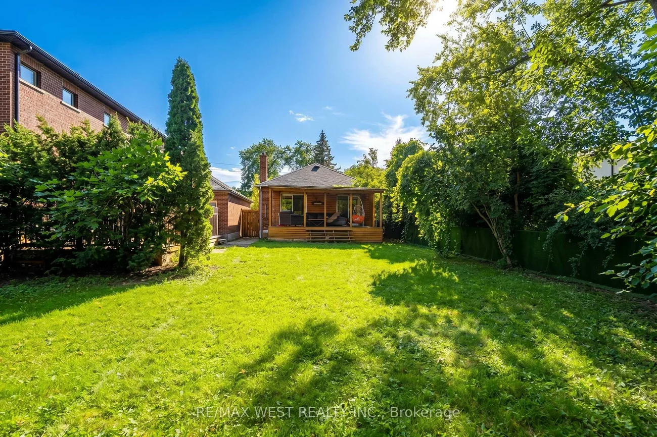 32, Pine, Port Credit, Mississauga
