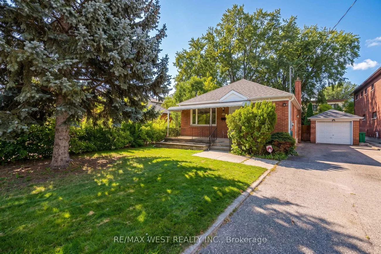 32, Pine, Port Credit, Mississauga