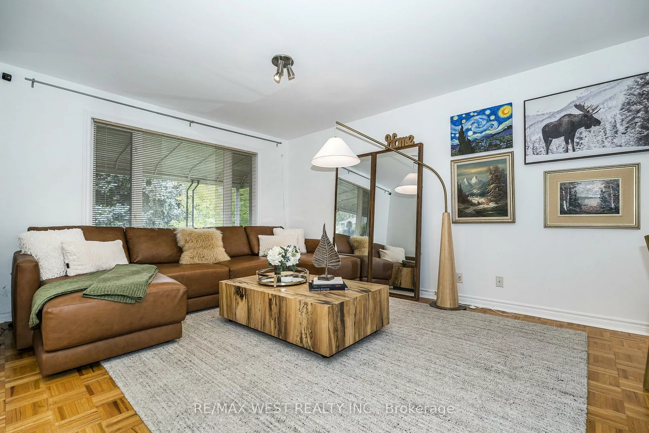 32, Pine, Port Credit, Mississauga
