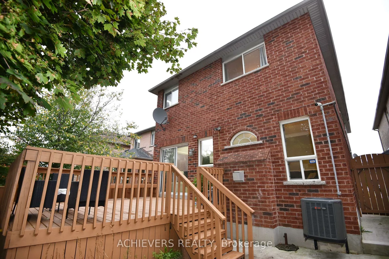 521, Navigator, Meadowvale Village, Mississauga