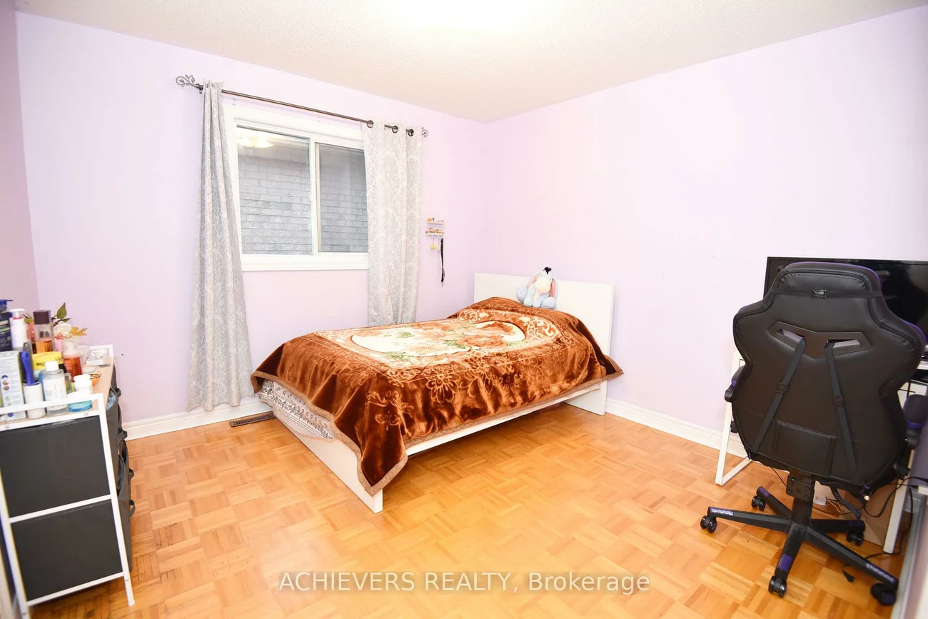 521, Navigator, Meadowvale Village, Mississauga