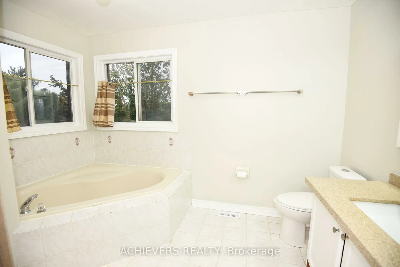 521, Navigator, Meadowvale Village, Mississauga