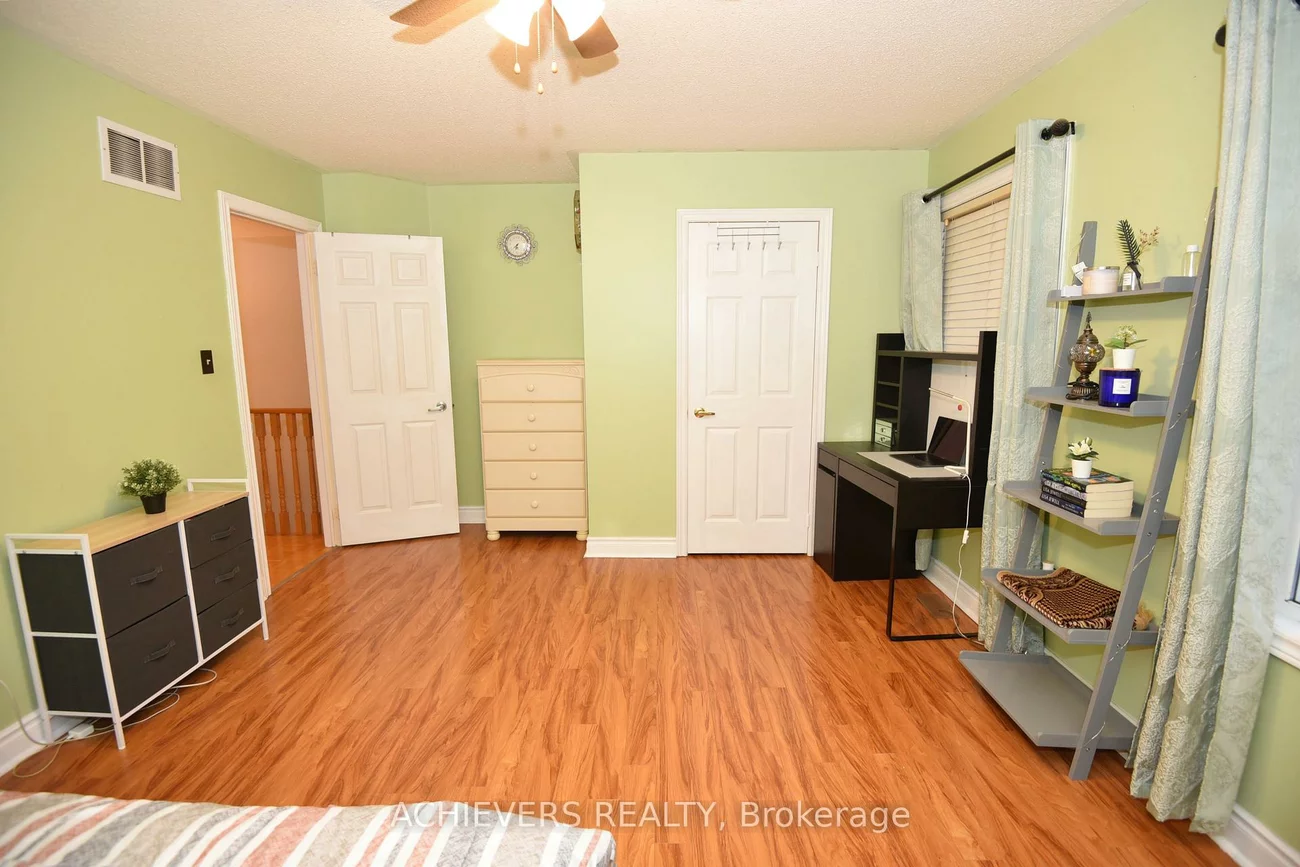 521, Navigator, Meadowvale Village, Mississauga