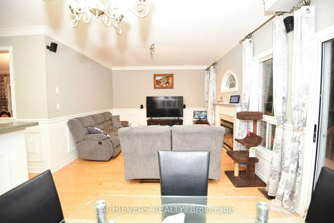521, Navigator, Meadowvale Village, Mississauga