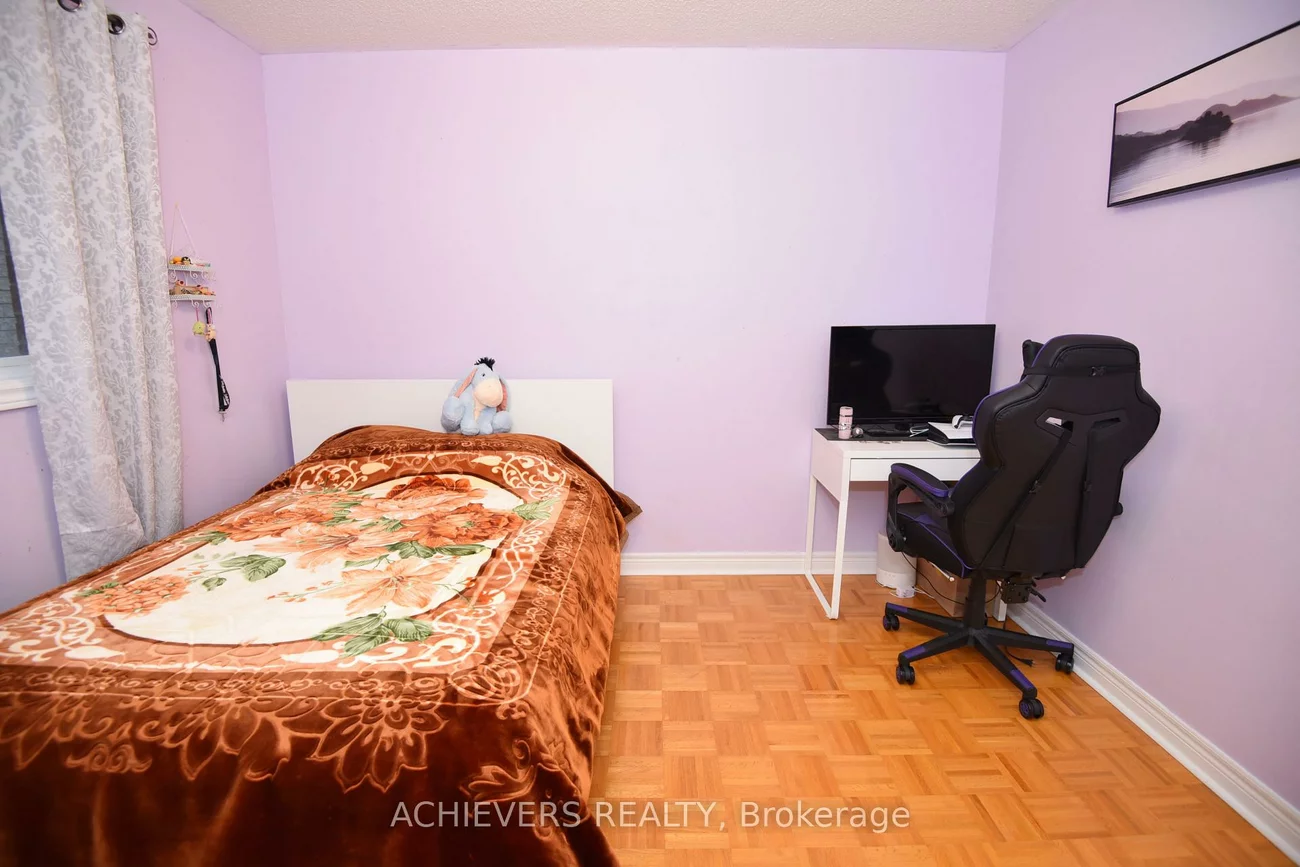 521, Navigator, Meadowvale Village, Mississauga