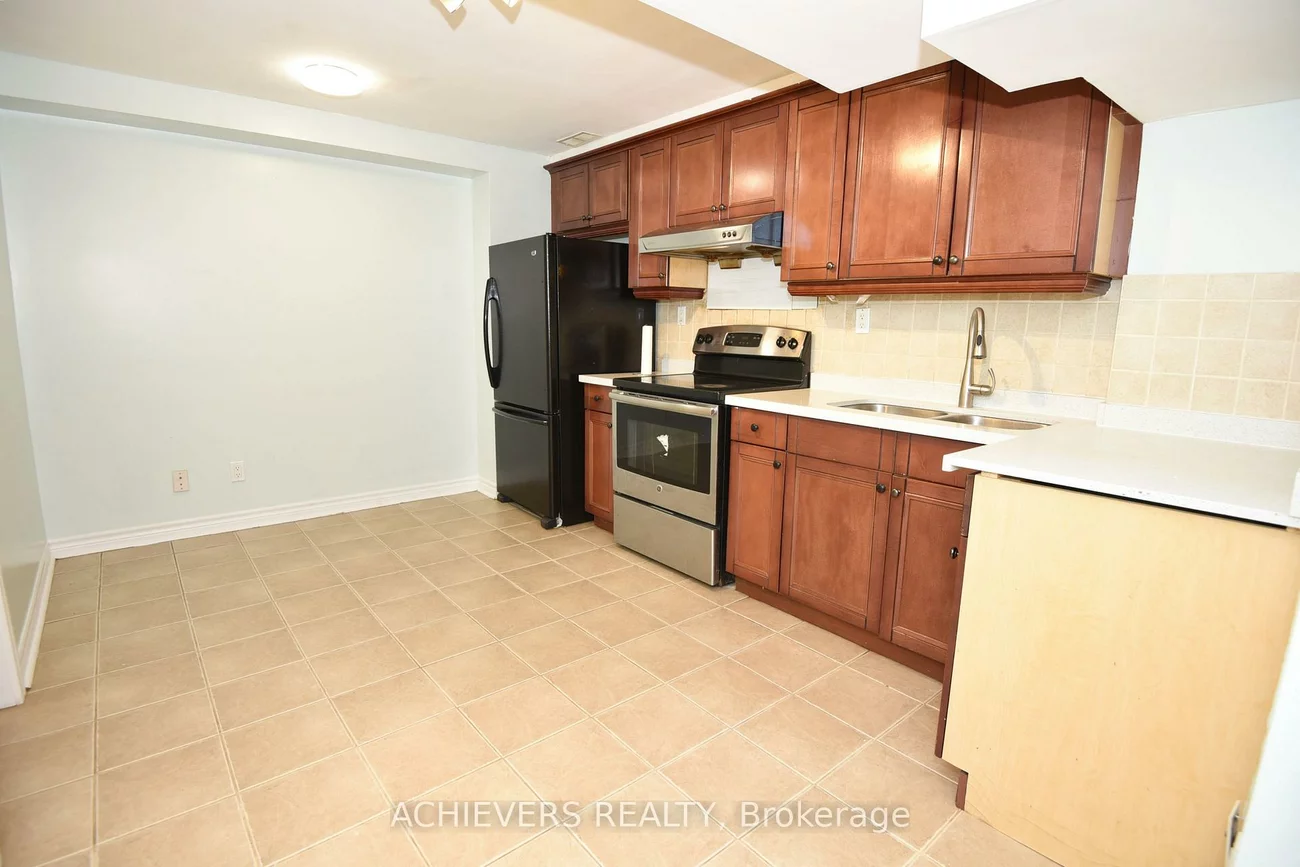 521, Navigator, Meadowvale Village, Mississauga