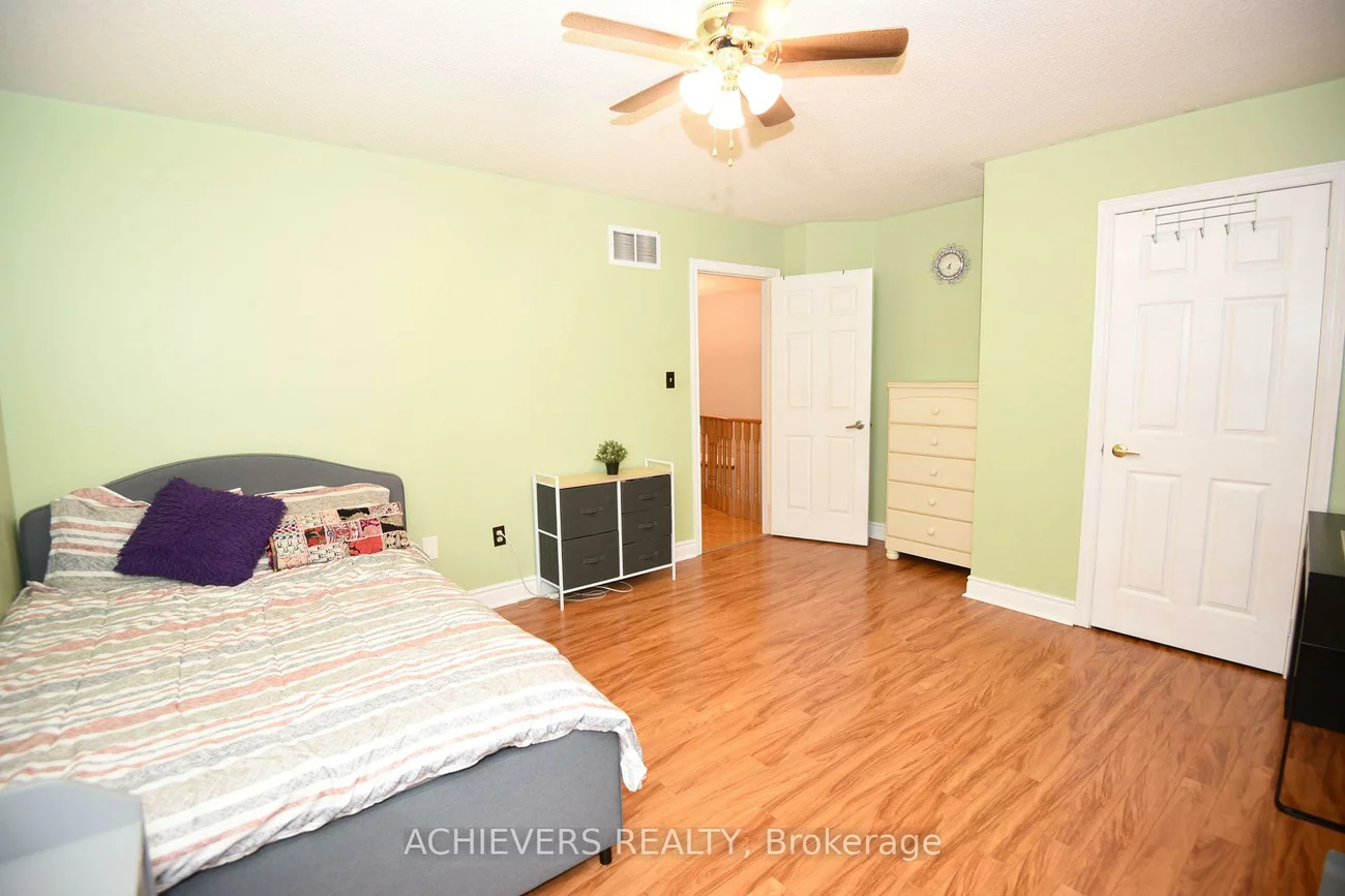 521, Navigator, Meadowvale Village, Mississauga