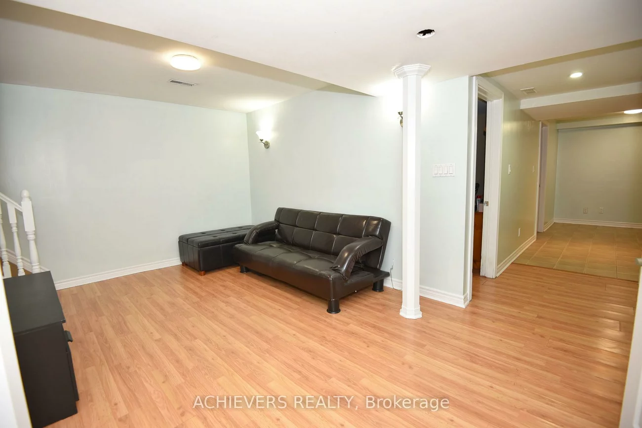 521, Navigator, Meadowvale Village, Mississauga