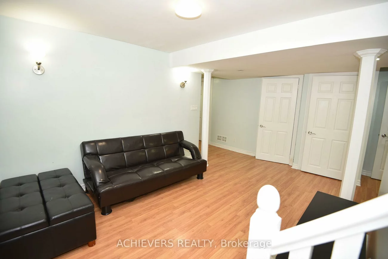 521, Navigator, Meadowvale Village, Mississauga